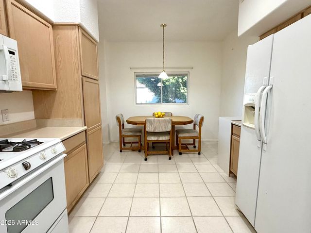 7401 W ARROWHEAD CLUBHOUSE Drive 2026, Glendale, AZ 85308