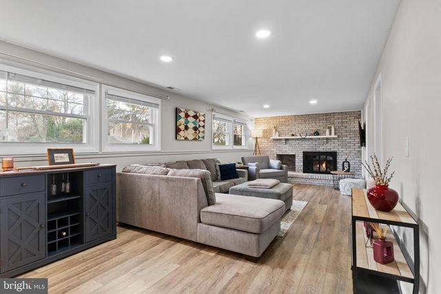 6 MANDY CT, Camp Hill, PA 17011