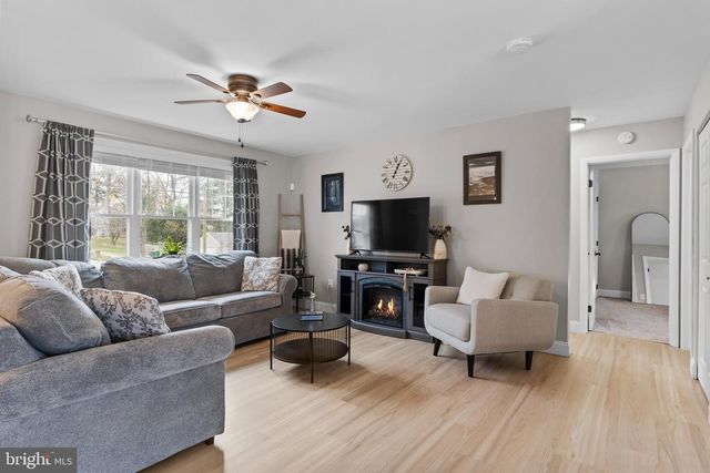 6 MANDY CT, Camp Hill, PA 17011