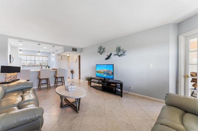 3654 Via Poinciana 504, Lake Worth, FL 33467