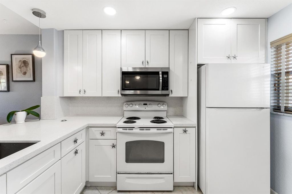 3654 Via Poinciana 504, Lake Worth, FL 33467