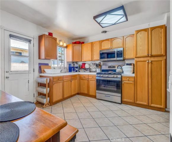 575 E Fernleaf, Pomona, CA 91766