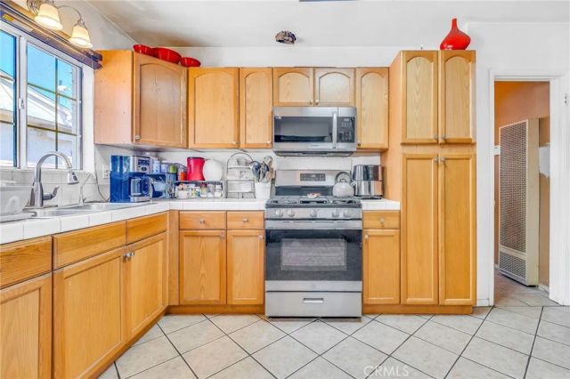 575 E Fernleaf, Pomona, CA 91766