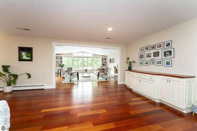 1206 Fairfield Drive, Mt Pleasant, MI 48858