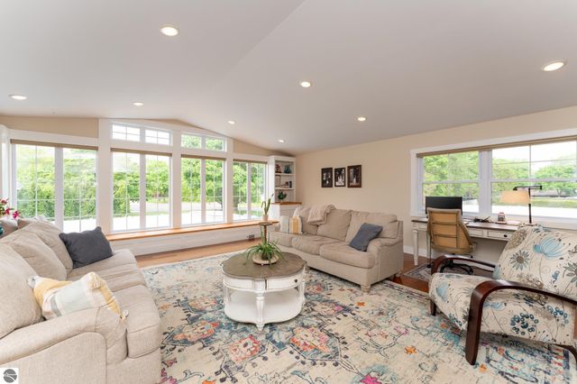 1206 Fairfield Drive, Mt Pleasant, MI 48858