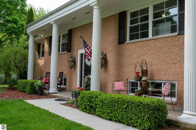 1206 Fairfield Drive, Mt Pleasant, MI 48858