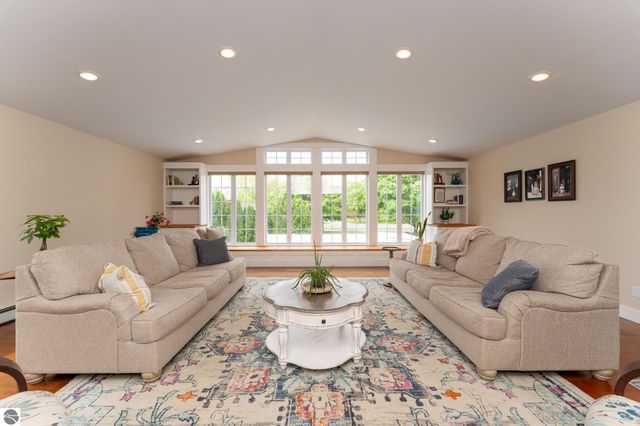 1206 Fairfield Drive, Mt Pleasant, MI 48858