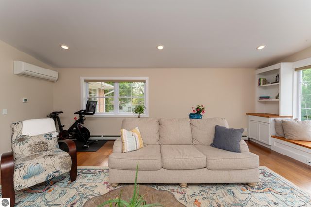 1206 Fairfield Drive, Mt Pleasant, MI 48858