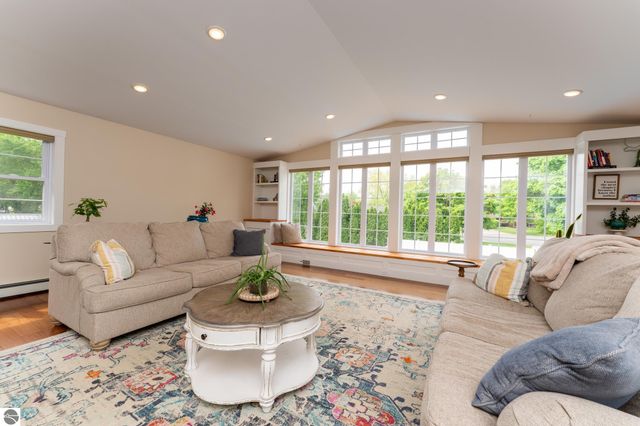 1206 Fairfield Drive, Mt Pleasant, MI 48858