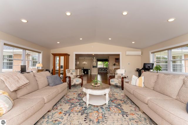 1206 Fairfield Drive, Mt Pleasant, MI 48858