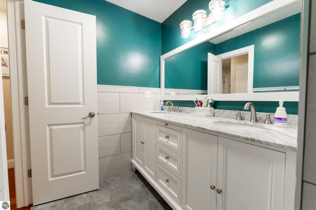 1206 Fairfield Drive, Mt Pleasant, MI 48858