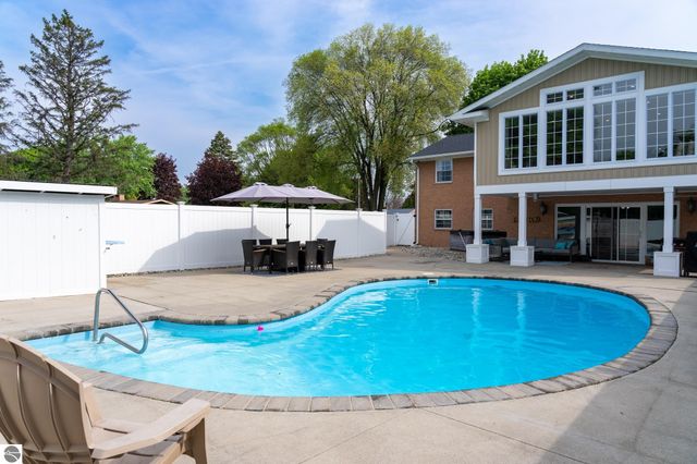 1206 Fairfield Drive, Mt Pleasant, MI 48858