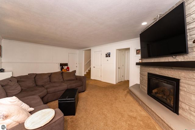 1206 Fairfield Drive, Mt Pleasant, MI 48858