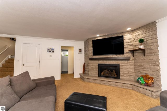1206 Fairfield Drive, Mt Pleasant, MI 48858