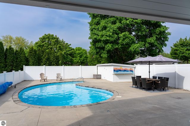 1206 Fairfield Drive, Mt Pleasant, MI 48858