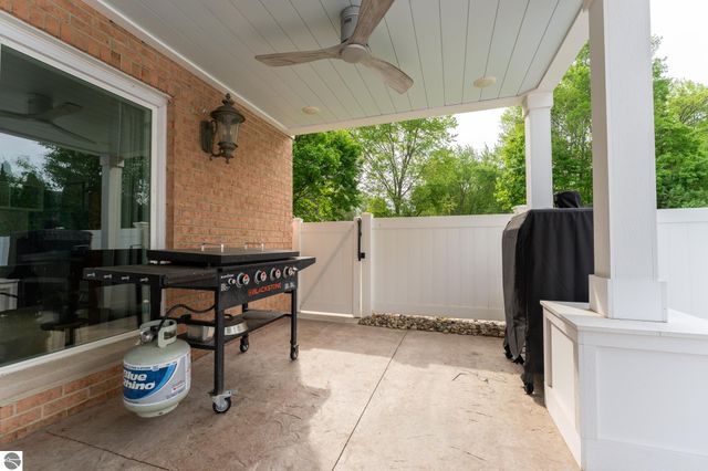 1206 Fairfield Drive, Mt Pleasant, MI 48858