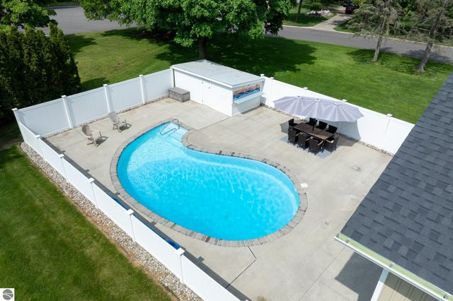 1206 Fairfield Drive, Mt Pleasant, MI 48858