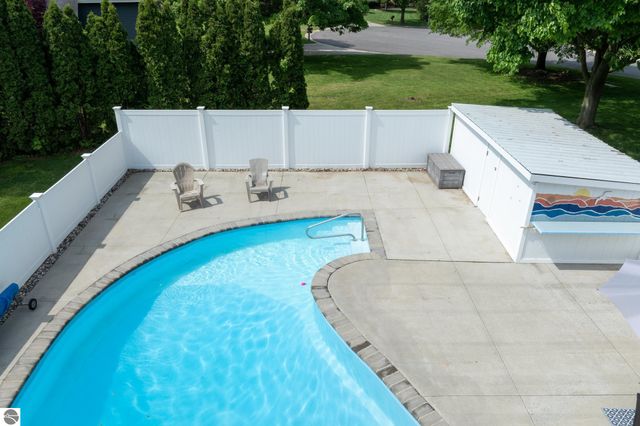 1206 Fairfield Drive, Mt Pleasant, MI 48858