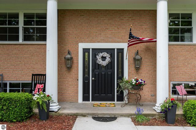 1206 Fairfield Drive, Mt Pleasant, MI 48858