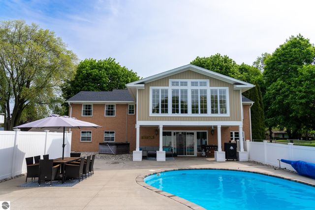 1206 Fairfield Drive, Mt Pleasant, MI 48858