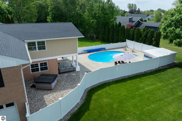 1206 Fairfield Drive, Mt Pleasant, MI 48858