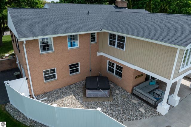 1206 Fairfield Drive, Mt Pleasant, MI 48858