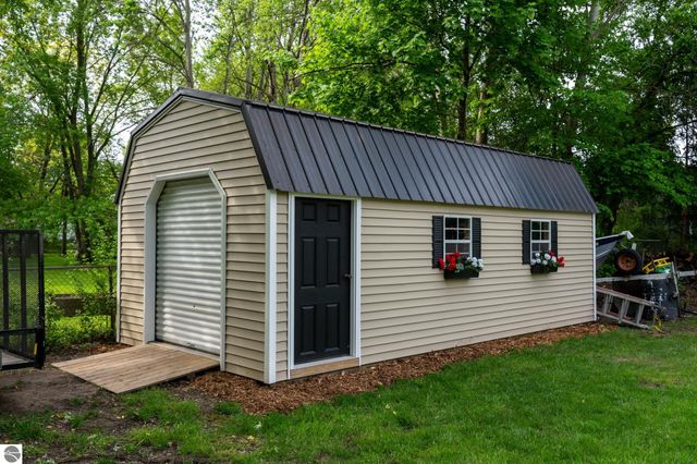 1206 Fairfield Drive, Mt Pleasant, MI 48858