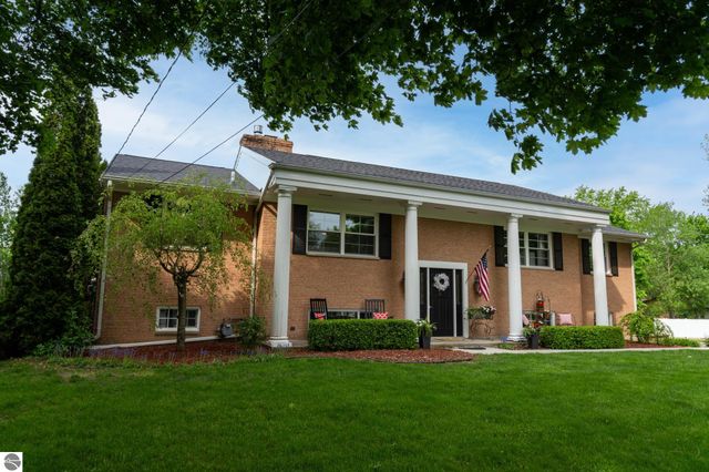 1206 Fairfield Drive, Mt Pleasant, MI 48858