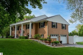 1206 Fairfield Drive, Mt Pleasant, MI 48858