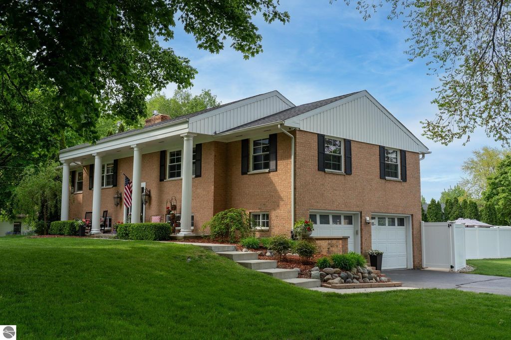 1206 Fairfield Drive, Mt Pleasant, MI 48858
