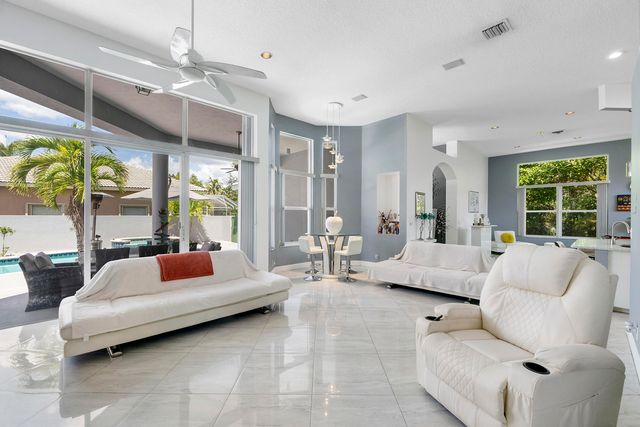 4862 Kensington Circle, Coral Springs, FL 33076