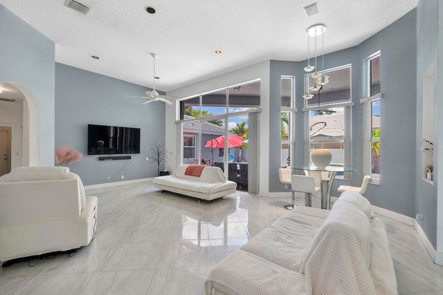 4862 Kensington Circle, Coral Springs, FL 33076