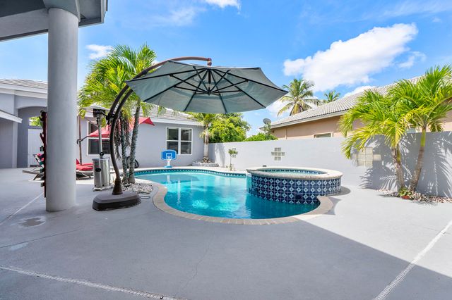 4862 Kensington Circle, Coral Springs, FL 33076