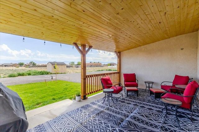 698 W McCulloch Blvd, Pueblo West, CO 81007