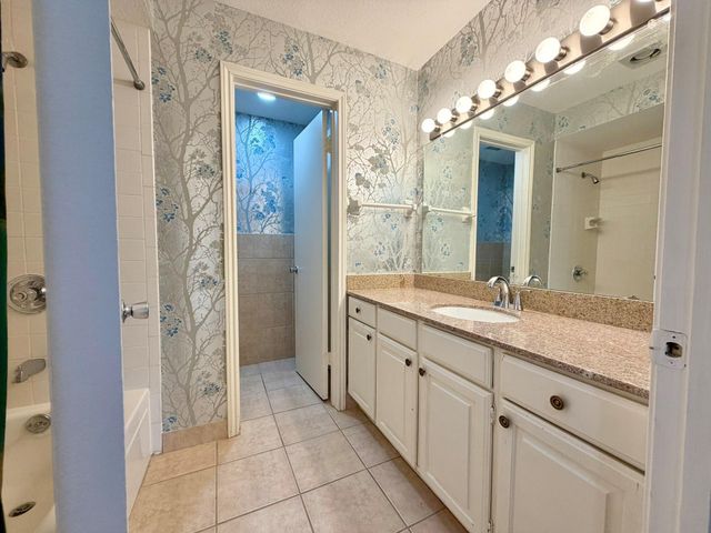 2400 N Braeswood Boulevard 318, Houston, TX 77030