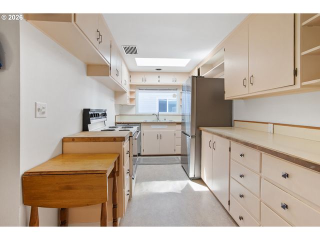 2840 FERRY St, Eugene, OR 97405