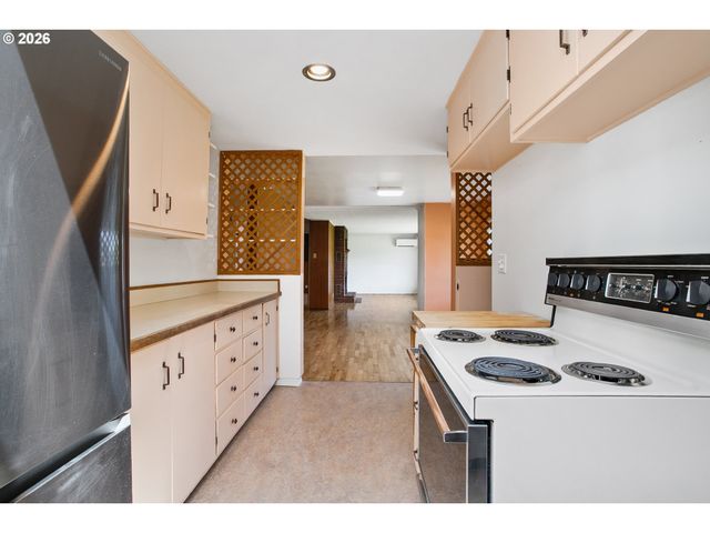 2840 FERRY St, Eugene, OR 97405