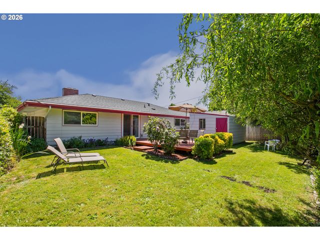 2840 FERRY St, Eugene, OR 97405