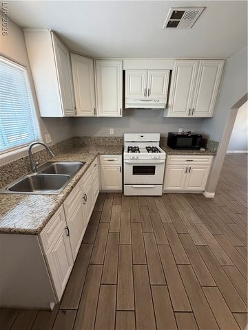 2820 South Sandhill Road A, Las Vegas, NV 89121