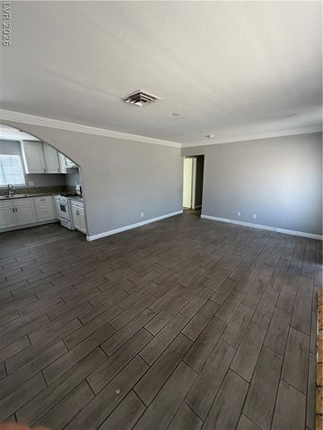 2820 South Sandhill Road A, Las Vegas, NV 89121