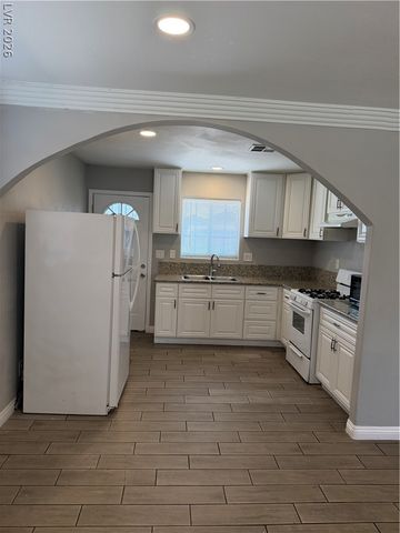 2820 South Sandhill Road A, Las Vegas, NV 89121