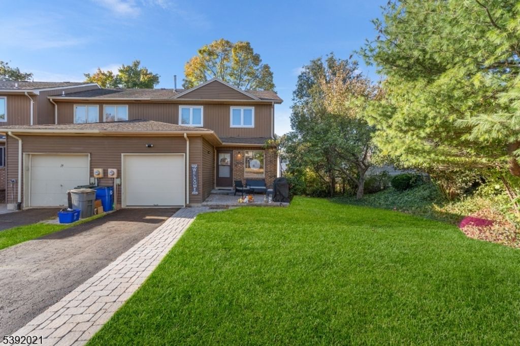 21 Sherwood Ct, Raritan Twp., NJ 08822