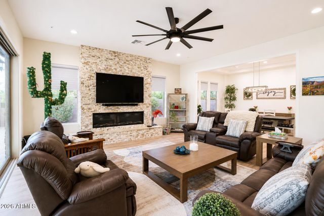 7662 W ARTEMISA Avenue, Peoria, AZ 85383