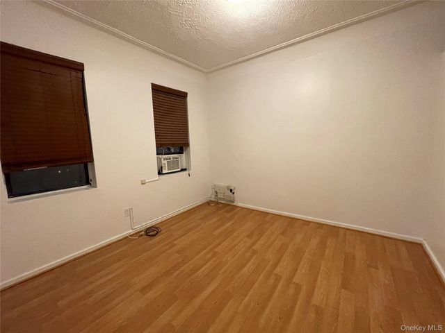 90 Main Street 3R, Mineola, NY 11501