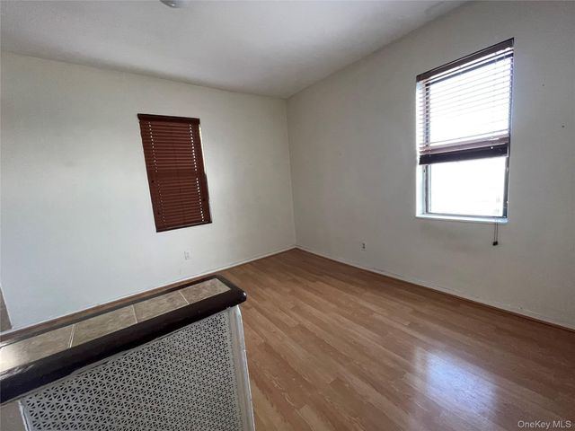 90 Main Street 3R, Mineola, NY 11501