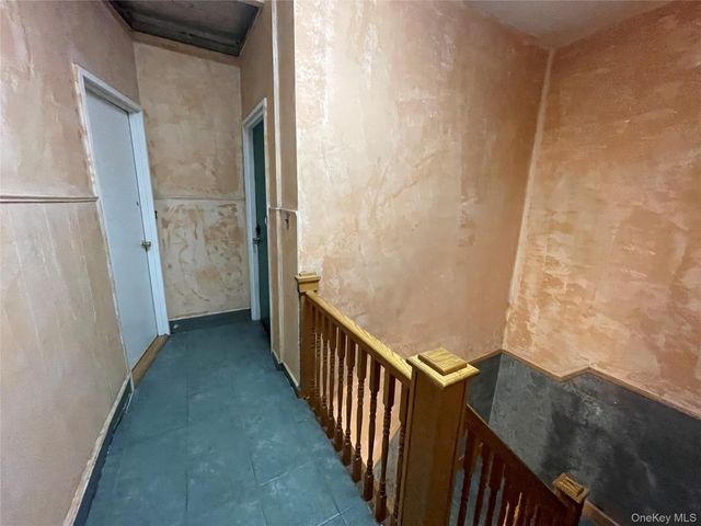 90 Main Street 3R, Mineola, NY 11501