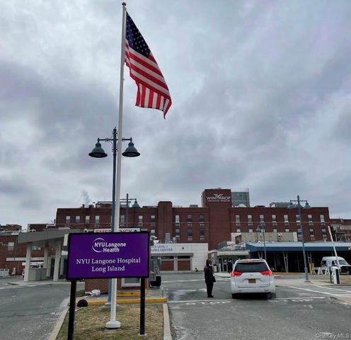 90 Main Street 3R, Mineola, NY 11501