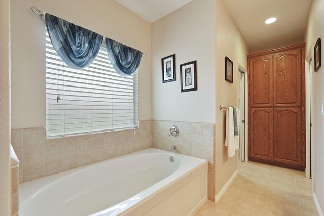 954 Stampede Trl, Galt, CA 95632