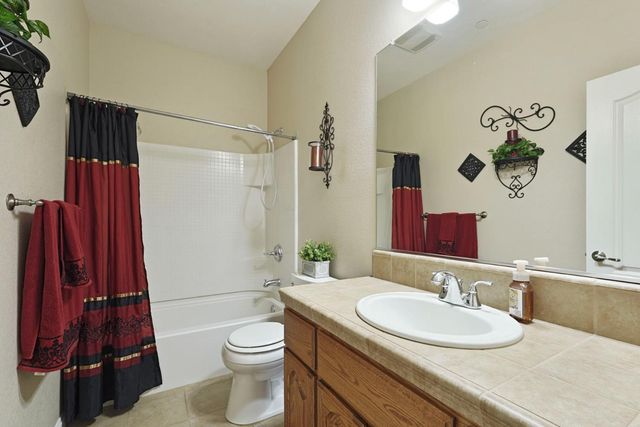 954 Stampede Trl, Galt, CA 95632