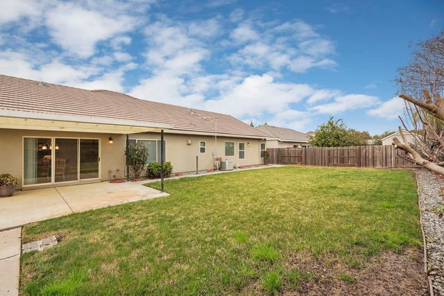 954 Stampede Trl, Galt, CA 95632